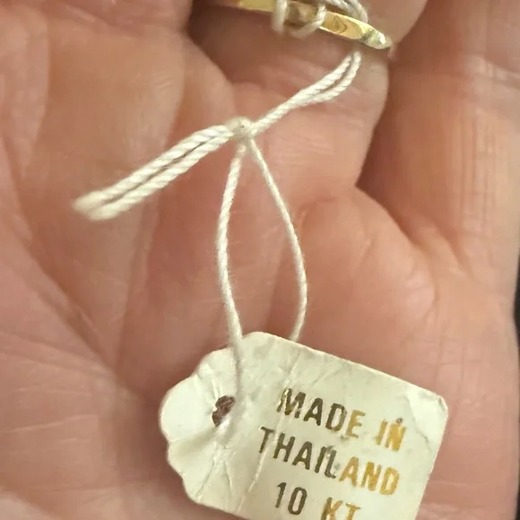 NWOT: 10K Yellow Gold Amethyst & CZ Ring - Picture 5 of 6